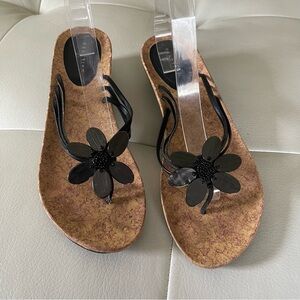 Kenneth Cole Reaction Black Wedge Embellished floral size 10